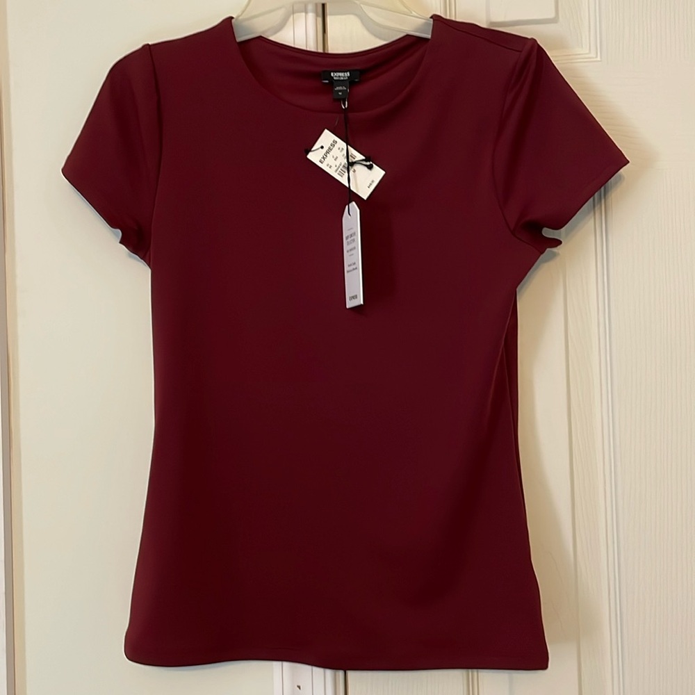 NWT Express Body Contour High Compression Top